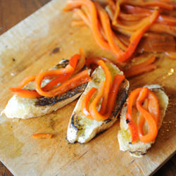 Roasted Red Pepper Bruschetta