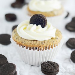 Paula Deen Cookies & Cream Cupcakes
