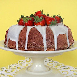 Pound Cake with Strawberry Coulis