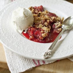 Strawberry Rhubarb Crumble