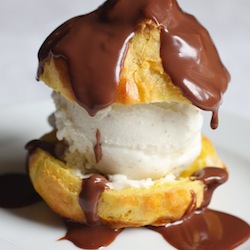 Cream Puffs with Chocolate Sauce