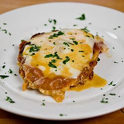 Cotoletta alla Bolognese