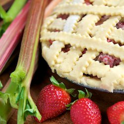 Classic Strawberry Rhubarb Pie