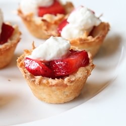 Strawberry Coconut Macaroon Tarts