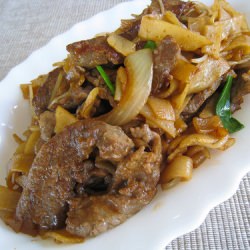 Stir-fried Rice Noodles with Beef