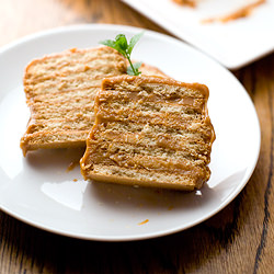 Caramel & Biscuit Cake