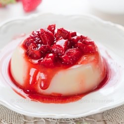Lemon cream with strawberry/medlar