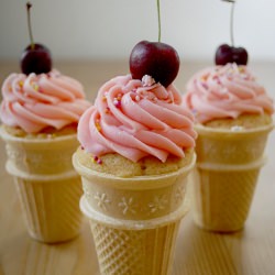 Strawberry Ice Cream Cupcakes