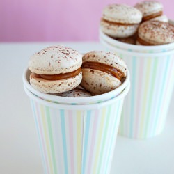 Pao de Mel Macarons