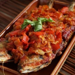 Crispy Fish in Hot Chillie Peppers