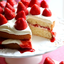 Mega Strawberry Summer Cake!
