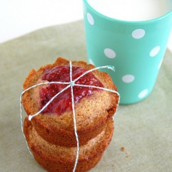 Baby Spice & Strawberry Butter Cakes