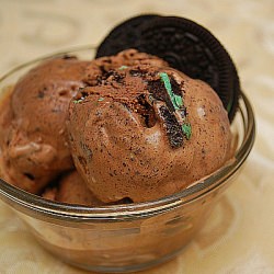Chocolate Mint Oreo Ice Cream