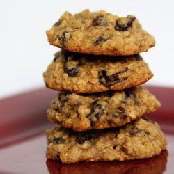 Chewy Oatmeal Raisin Cookies
