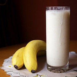 Banana Lassi (Indian Yogurt Drink)