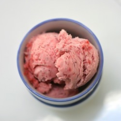 Easy Strawberry Ice Cream