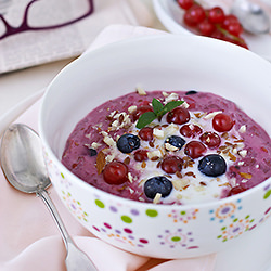 Mixed Berry Oatmeal Porridge