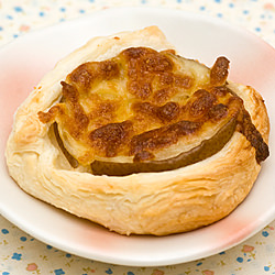 Pastries with Pears and Mozzarella