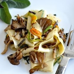 Hand Cut Pasta w/Maitake Mushrooms