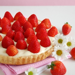 Fresh Strawberry Tart w/ Lemon Cream