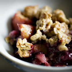 Blackberry Peach and Ginger Crumble