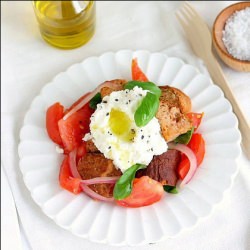 Tomato Panzanella Salad