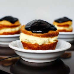 Boston Cream Pie Minies