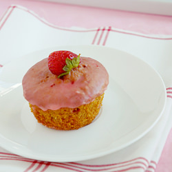Strawberry Polenta Mufins