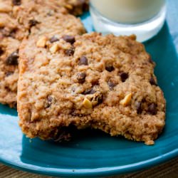 Vegan Choco Chip Peanut Cookies