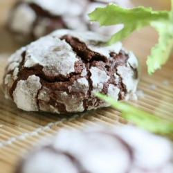 Chocolate Spelt Crinkle Cookies