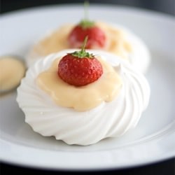 Meringue Nests with Strawberries