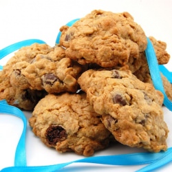 Chewy Oatmeal Raisin Cookies