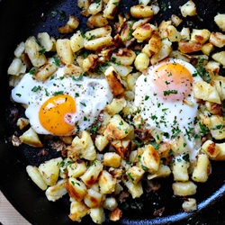 Skillet Eggs & Potatoes