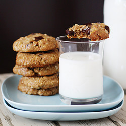 Oatmeal Almond Chocolate Cookies