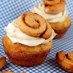 Cinnamon Roll Cupcakes