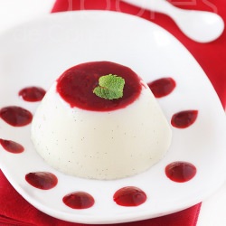 Panna Cotta with Raspberry Coulis