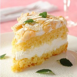 Meringue Cake & Whipped Cream