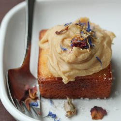 Vanilla Cake with Brown Sugar Fudge