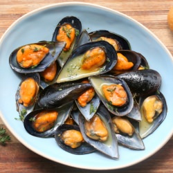 Mussels with White Wine and Garlic