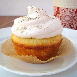 Cinnamon-filled Spiced Cupcakes