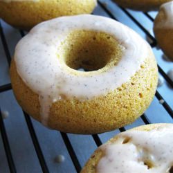 Pumpkin Spice Cake Doughnuts