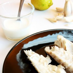 Common Bass with Garlic Sauce