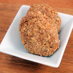 Raw, Vegan Almond-Oat Cookies
