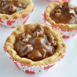 Crosata with Pecan and Caramel