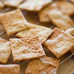 Smoked Cheddar & Chive Crackers