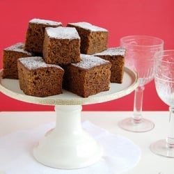 Fluffy Ginger and Date Cake