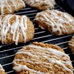 Maple Oatmeal Raisin Cookies