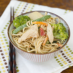 Chicken & Noodles w/ Peanut Sauce