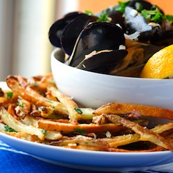 Garlicky White Wine Mussels