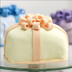 Vegan Mini-Present-Cake